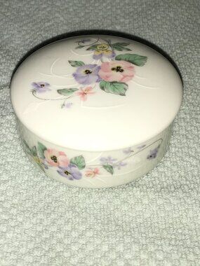 🌸 Vintage Floral Porcelain Trinket Box with Lid – Hand-Painted Pastels
